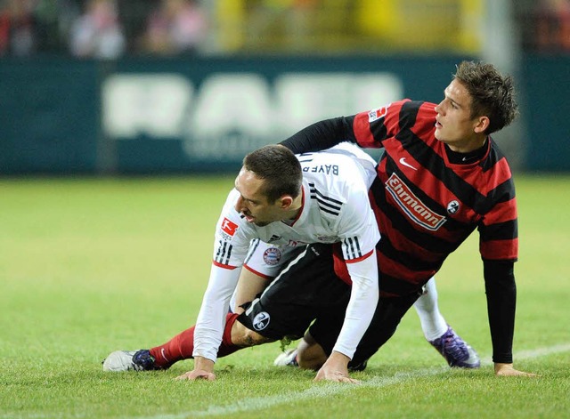 Alles im Griff: Oliver Sorg (rechts) z...rs wie Franck Ribry keinerlei Scheu.   | Foto: dapd