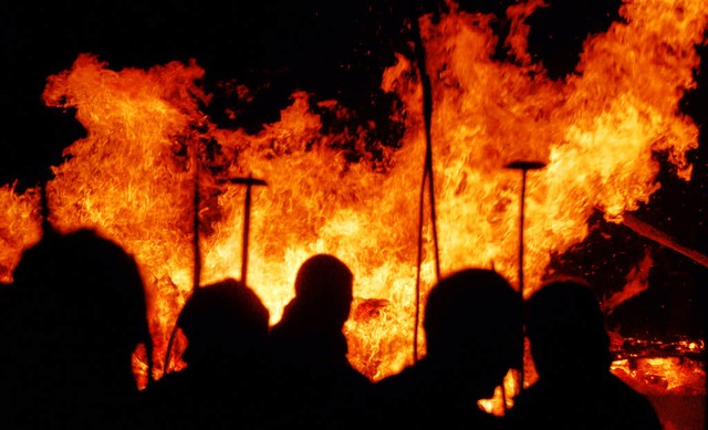 Alte Tradition: Die Fasnachtsfeuer bre... nicht nur am Fasnachtsfeuersonntag.    | Foto: Lauber
