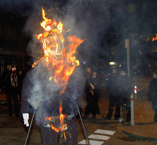 Da brennt er, der Puzzimummel.   | Foto: Heinz Vollmar