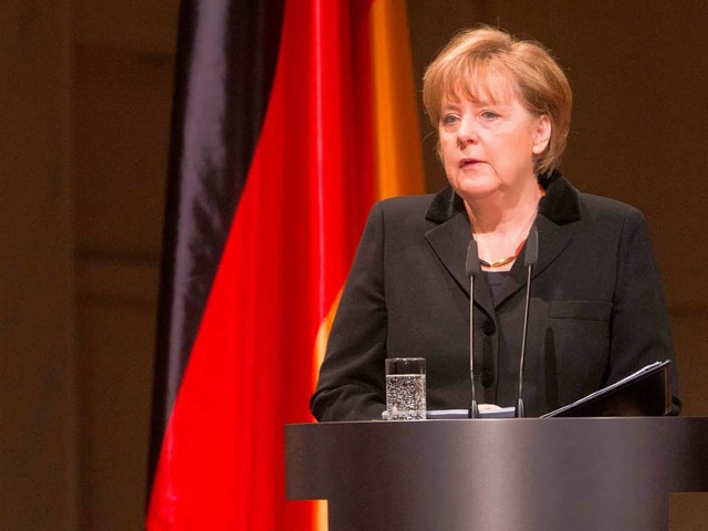 Angela Merkel bei ihrer Rede im Rahmen...ie Opfer rechtsextremistischer Gewalt.  | Foto: AFP