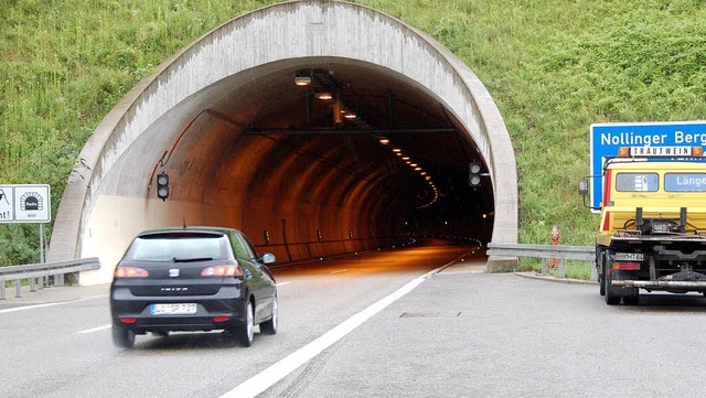 Der A-861-Verkehr rollt seit Donnersta...ieder durch den Nollinger Bergtunnel.   | Foto: Ingrid Bhm-Jacob