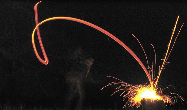 Wahre Kunstwerke aus Licht entstehen beim Scheibenschlagen.   | Foto: BZ