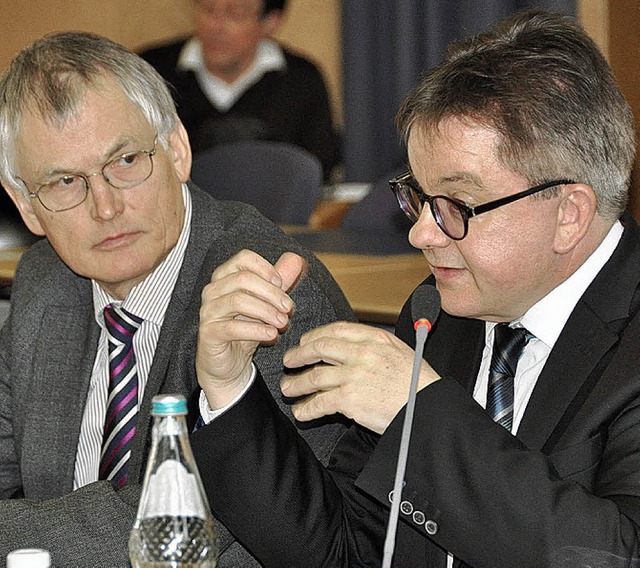 Guido Wolf (rechts) prsentierte sich ...Walter Schneider hrte aufmerksam zu.   | Foto: Gramespacher