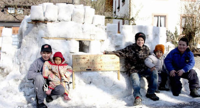Die stolzen Erbauer des kleinen Schnee...Jost, Isaac Linsin und Yannick Jost     | Foto: heiner fabry