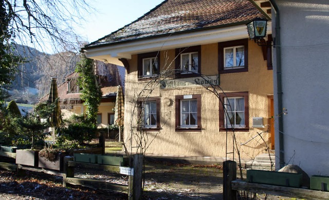 Noch ist der Biergarten verwaist,  im ...en hier wieder Gste bewirtet werden.   | Foto: Peikert