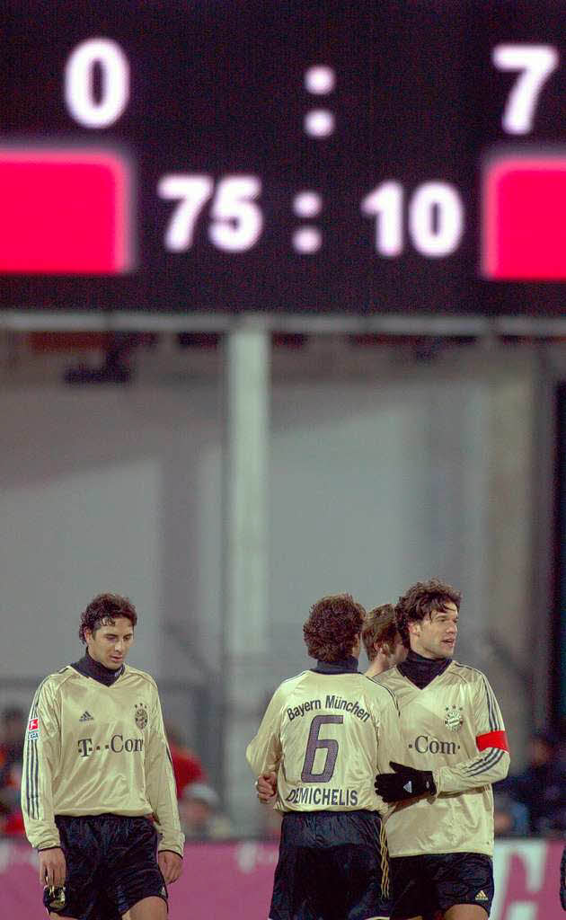 DFB-Pokal  2005: Nach 75 Minuten hatten die Bayern dann genug Tore geschossen.