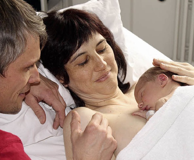 Direkt nach der Geburt verlieben sich ... das sogenannte &#8222;Bonding&#8220;.  | Foto: LRA