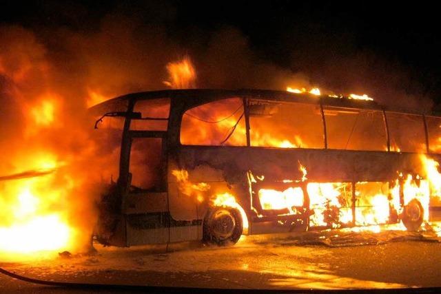 Glimpflicher Ausgang: Schüler springen aus brennendem Bus