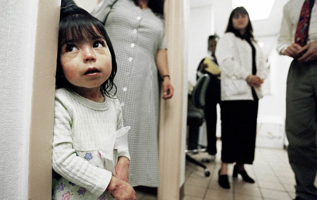 Waisenkinder der Medizin: ein Mdchen ...Bulosa, einer seltenen Hautkrankheit    | Foto: afp