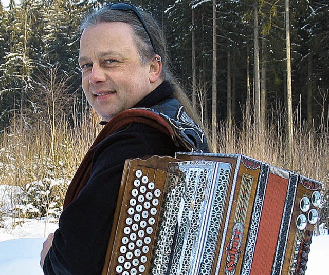 Hat Christoph Laubis immer griffbereit: Seine steirische Harmonika.   | Foto: Eva Weise