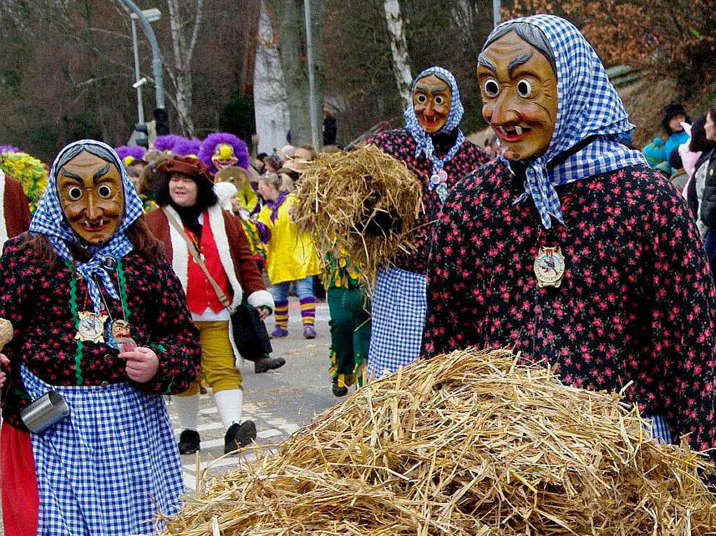 Bollschweils Hexen brachten Stroh mit.