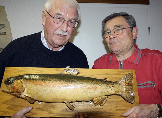 Werner Frey (links) und Heinz Ducke si...Mitglieder des Angelsportvereins Wehr.  | Foto: Jrn Kerckhoff