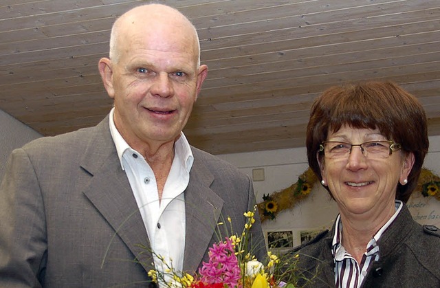 Ursula Schindler ist neues Ehrenmitgli...ach (links Vorsitzender Josef Reith).   | Foto: wolfgang beck