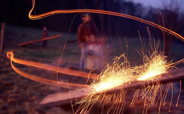 Schiibi, Schiibo:  Ein abstraktes Feue...m Scheibenfeuer in Maulburg gelungen.   | Foto: Heiner Fabry