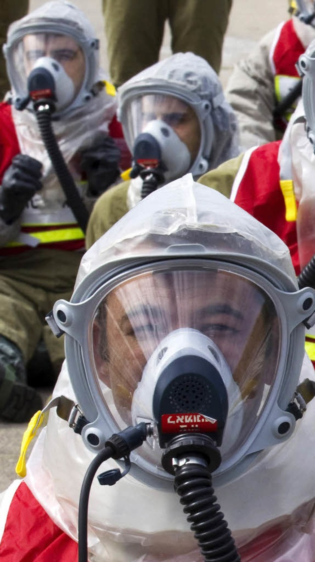 Israelische Rettungsteams proben regel...rchten sich derzeit aber nur manche.   | Foto: AFP