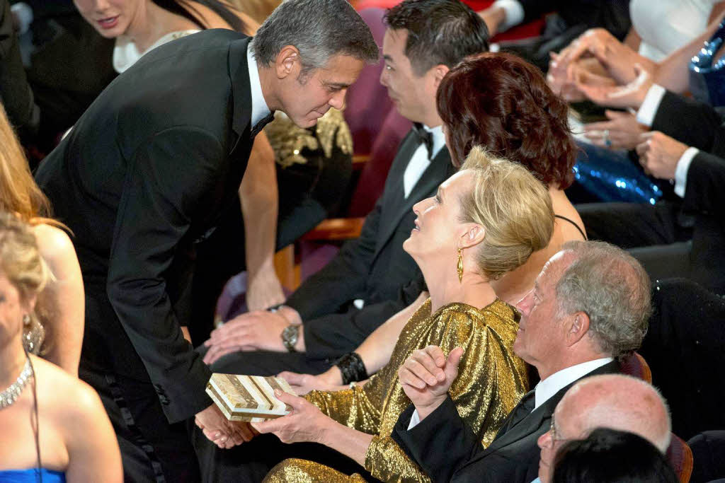 George Clooney, der ebenfalls fr einen Oscar nominiert war, mit Oscar-Gewinnerin Meryl Streep.