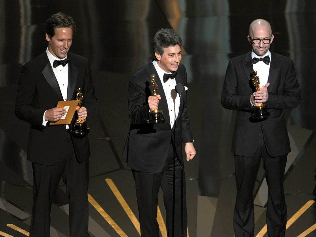 Die Autoren  Nat Faxon, Alexander Payne and Jim Rash bekommen den Oscar fr das beste adaptierte Drehbuch fr „The Descendants“.