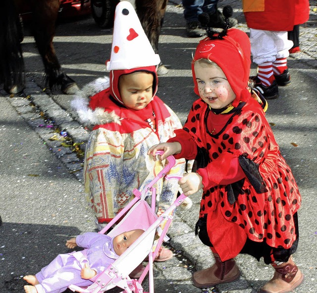 Viel Spa hatten schon die Kleinsten am Kinderumzug durch das Dorf .  | Foto: Fabry