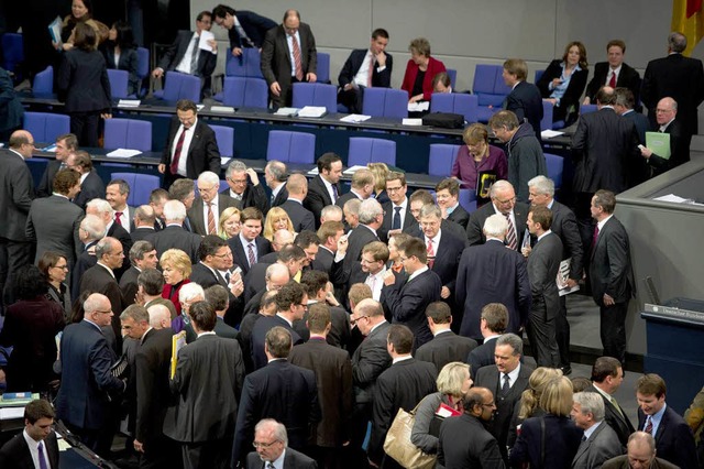 Rudelbildung im Bundestag: Nein, nur d...as zweite Hilfspaket fr Griechenland.  | Foto: dapd