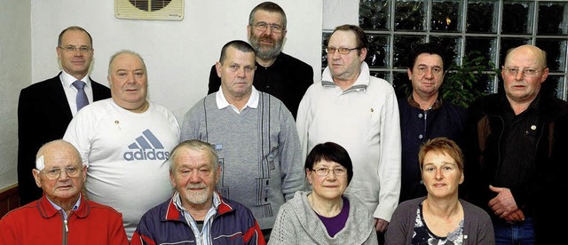 Zahlreiche langjhrige Mitglieder konn...mit Brgermeister Ruth (links) ehren.   | Foto: Schweizer