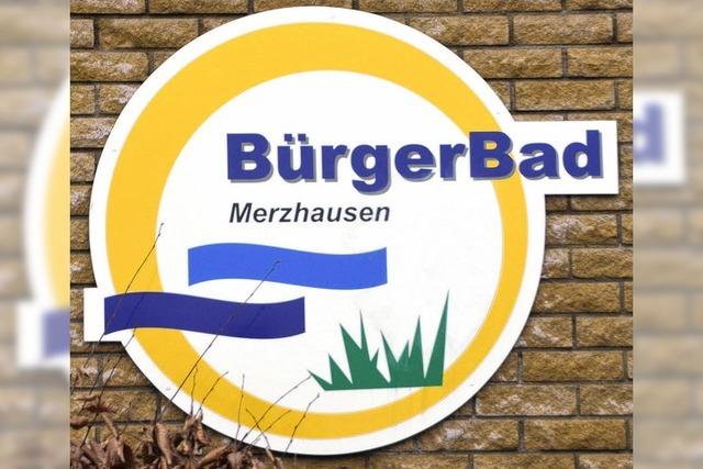 Merzhausen zieht die Sanierung des BrgerBad-Daches um ein Jahr vor