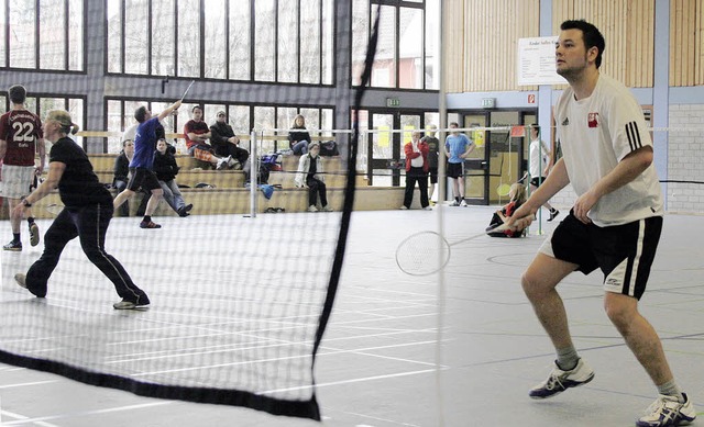 Zum Teil spannende Kmpfe bot das Schuttertler Badmintonturnier in Seelbach.   | Foto: heidi fssel