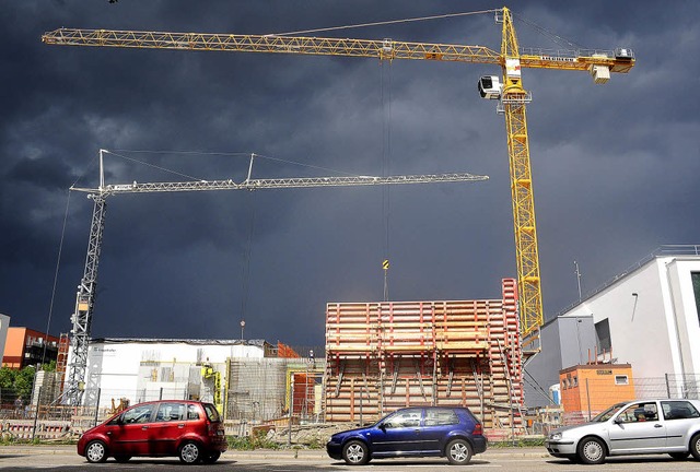 Baukrne: In Freiburg gibt es viel zu wenige, finden Immobilienmakler.   | Foto: Thomas Kunz