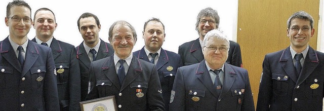 Karlheinz Mathiszik &#8211;  vierter v...gkeit zur Feuerwehr Siensbach geehrt.   | Foto: Eberhard Weiss