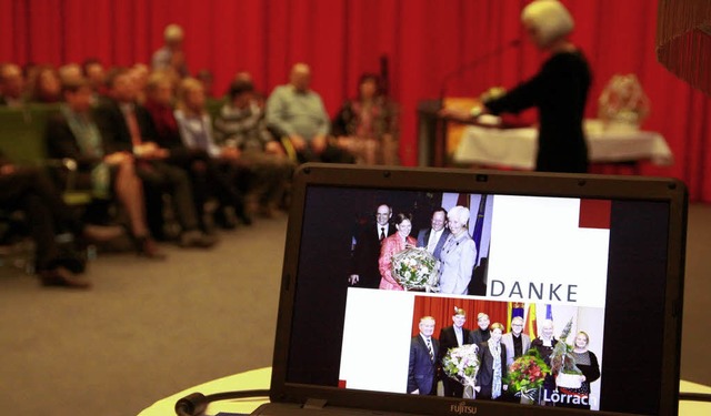 Danke: Auf dem Bildschirm des Laptops ...m Rednerpult zu Marion Dammann sagte.   | Foto: Max Schuler