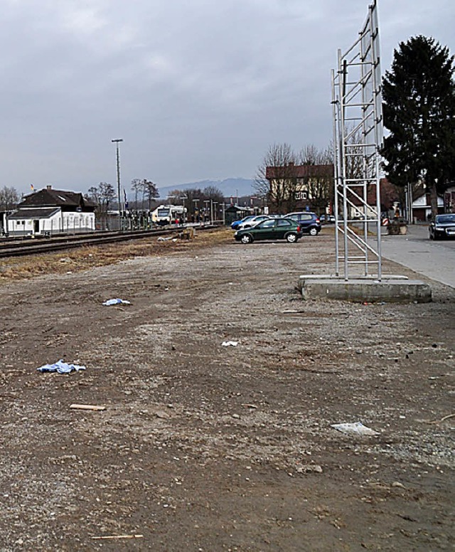 Das Brachland an der Bahnhofstrae wird in die Ortskernsanierung einbezogen.   | Foto: j. steckmeister