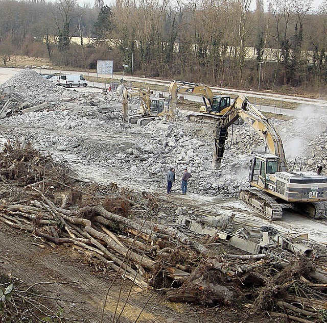 Fotos vom Februar und Mai 2008 zeigen:...tung am  frheren Zementi-Grundstck.   | Foto: langelott