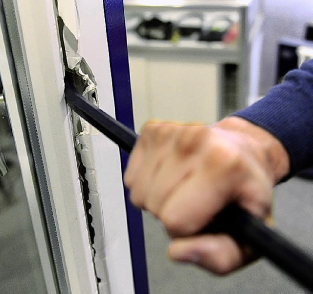Vorsicht Einbrecher am Werk: Die Polizei warnt Hausbesitzer.   | Foto: dpa