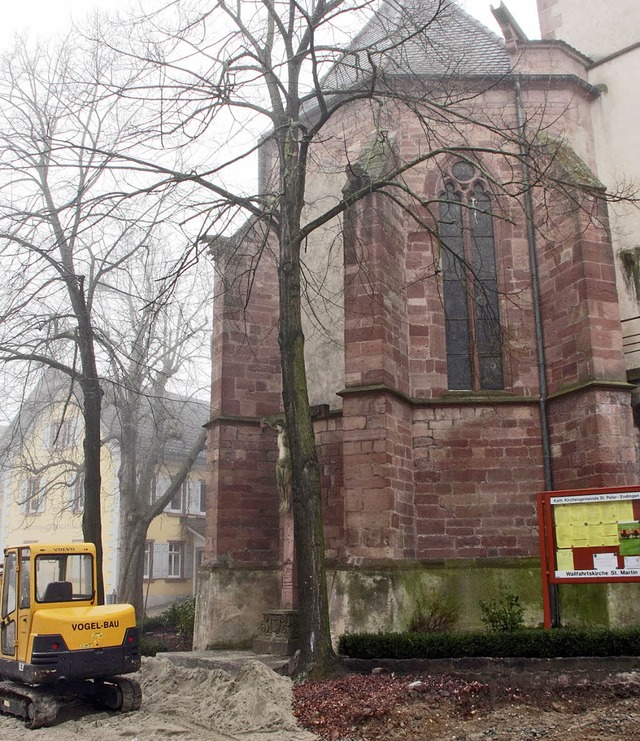 Das Umfeld der Endinger Martinskirche ...luss kleineren Neupflanzungen weichen.  | Foto: Martin Wendel