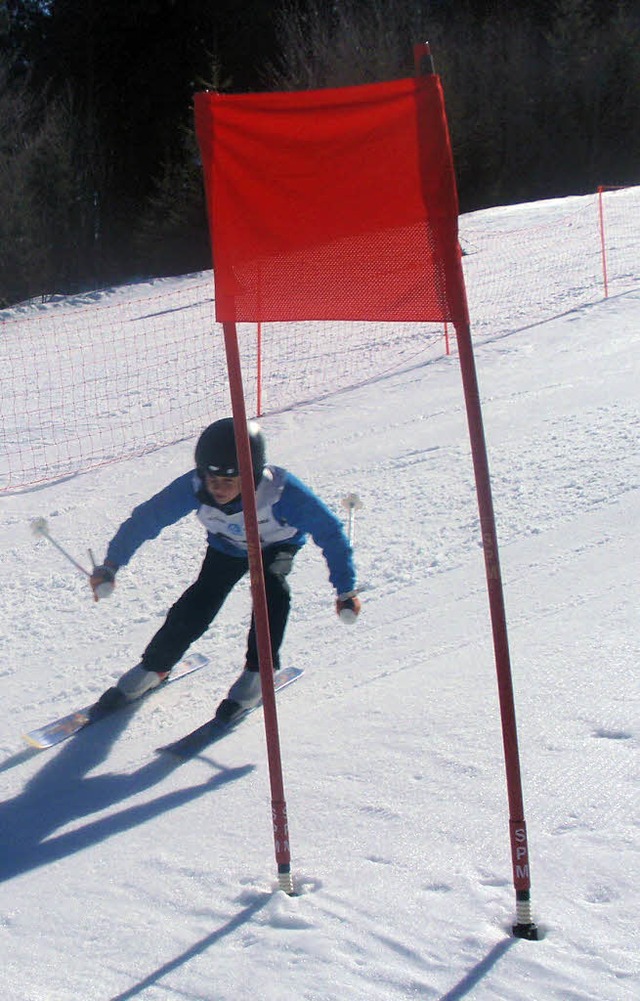 Mit Tempo ging es um die Slalomtore am Notschrei.   | Foto: Privat