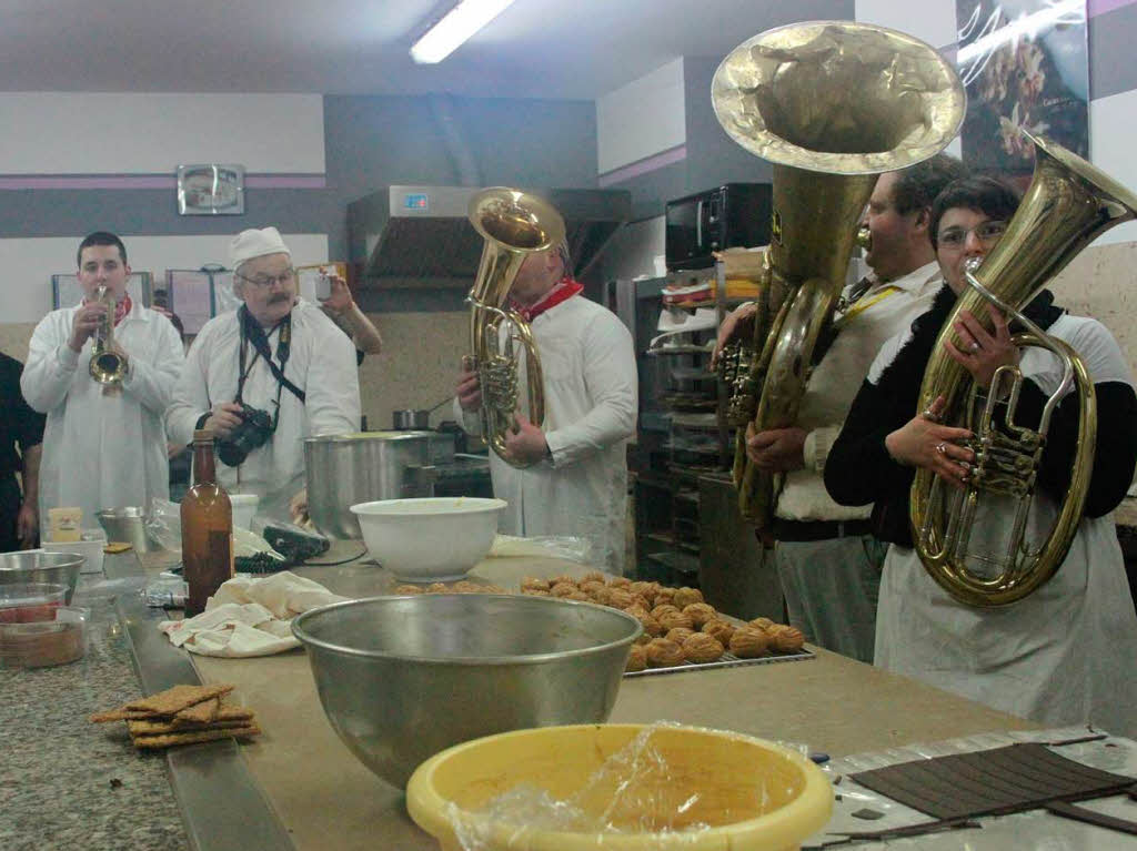 Erster Akt der alemannischen Fasnacht in Bellême: Wecken im Nebel! Erster Akt der alemannischen Fasnacht in Bellême: Wecken im Nebel!