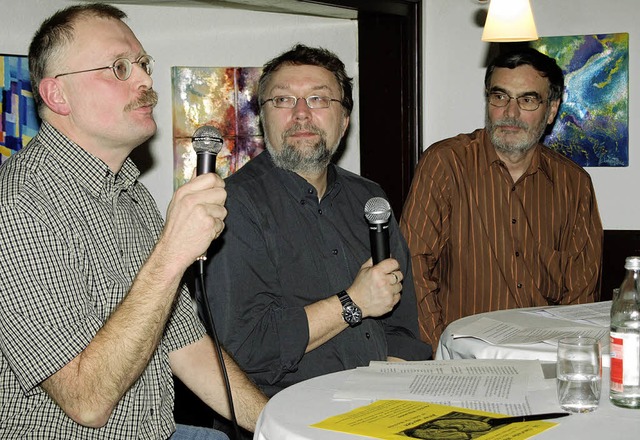 Altersexperten Horst Gaiser (links) un...or Armin Kleinauf dem Podium im Lwen   | Foto: Frank Leonhardt