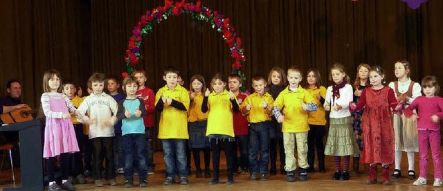 Eine musikalische Liebeserklrung an ihre Schule berbrachten die Kinder.  | Foto: Karlernst Lauffer