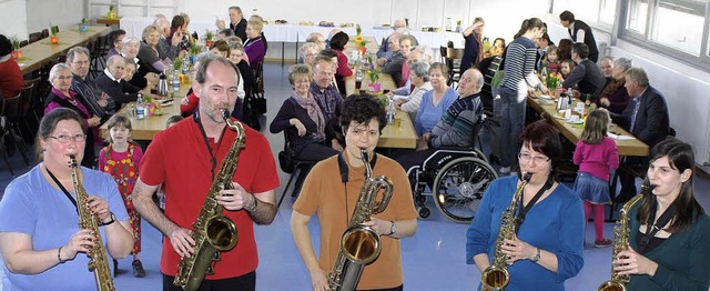 Die Saxophongruppe &#8222;For four and...estaltete den Seniorennachmittag mit.   | Foto: Ulrike Hiller