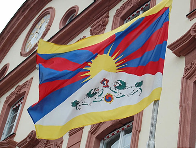 Tibet-Flagge am Rathaus   | Foto: GES