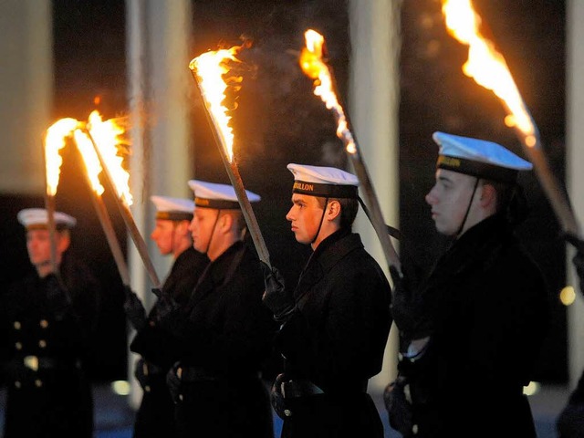 Ist der Zapfenstreich fr Wulff angemessen?  | Foto: dpa