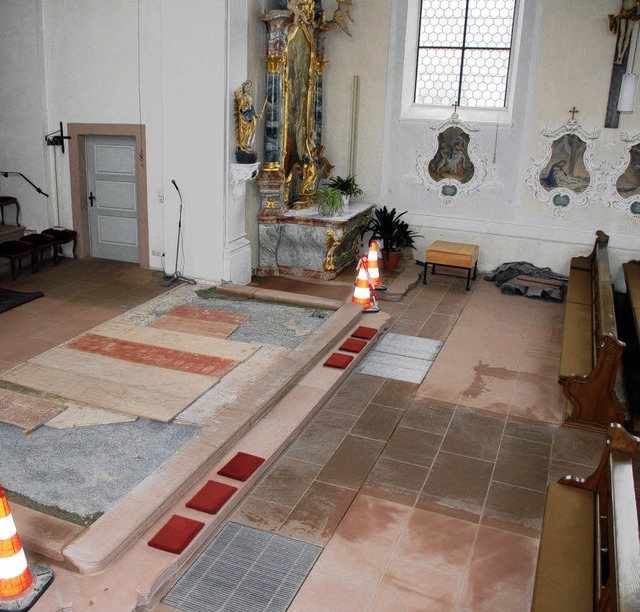 Baustelle St. Petronilla-Kirche: Im er...chlinsbergener Pfarrkirche erweitert.   | Foto: Roland Vitt