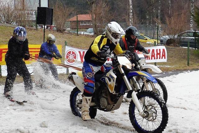 Rutschpartie auf sulzigem Schnee