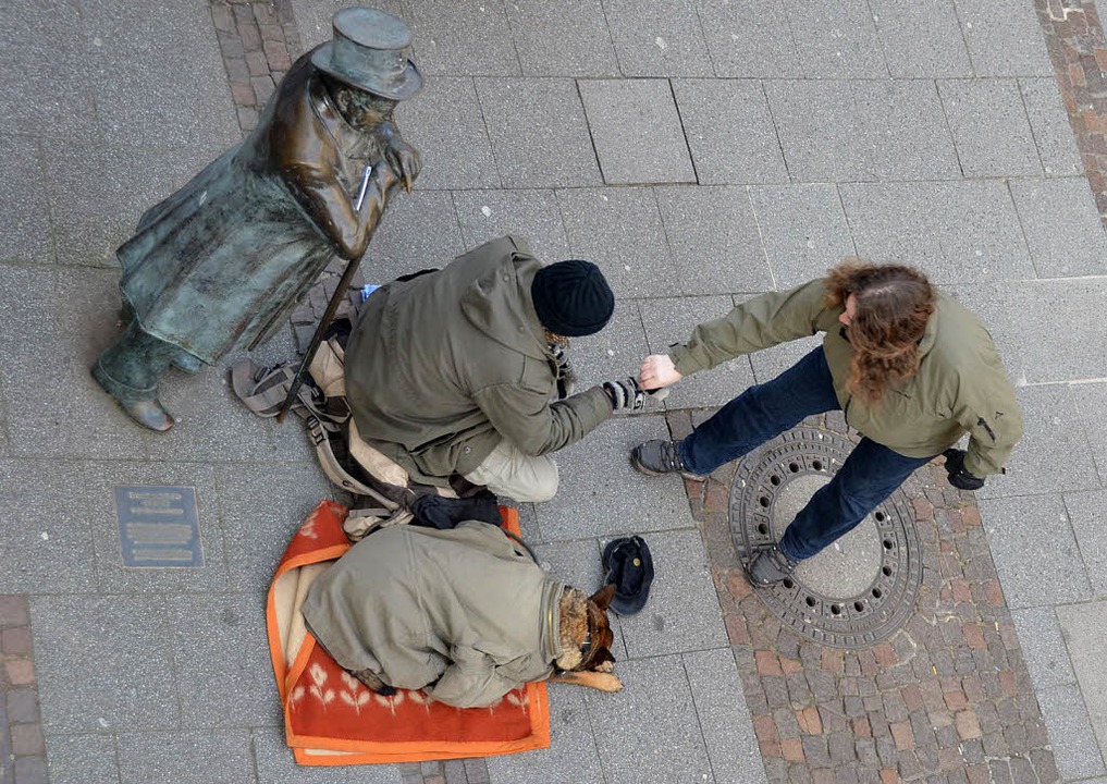 Bettler bei der  Andres-Figur  in der ...in den politischen Prozess animieren.   | Foto: Ralf burgmaier