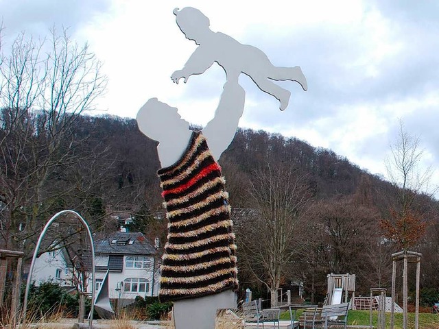 Kunst an der Kunst: Pltzlich trgt die Figur einen Pulli.   | Foto: Jannik Schall
