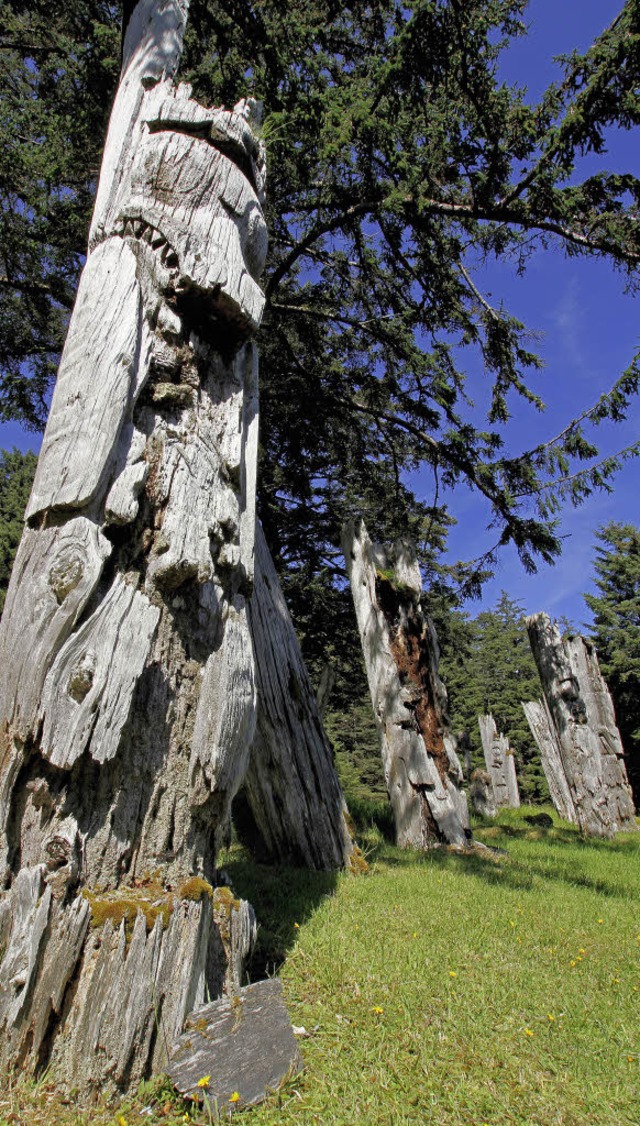 Weltkulturerbe Ninstints: 19 Totempfh... die Kultur seiner Vorfahren (rechts).  | Foto: Ingo Hbner