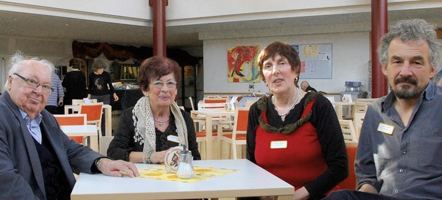 Ehrenamtliche fr die Mitarbeit im Pfl...en nach Krften frdert (von rechts).   | Foto: Frey