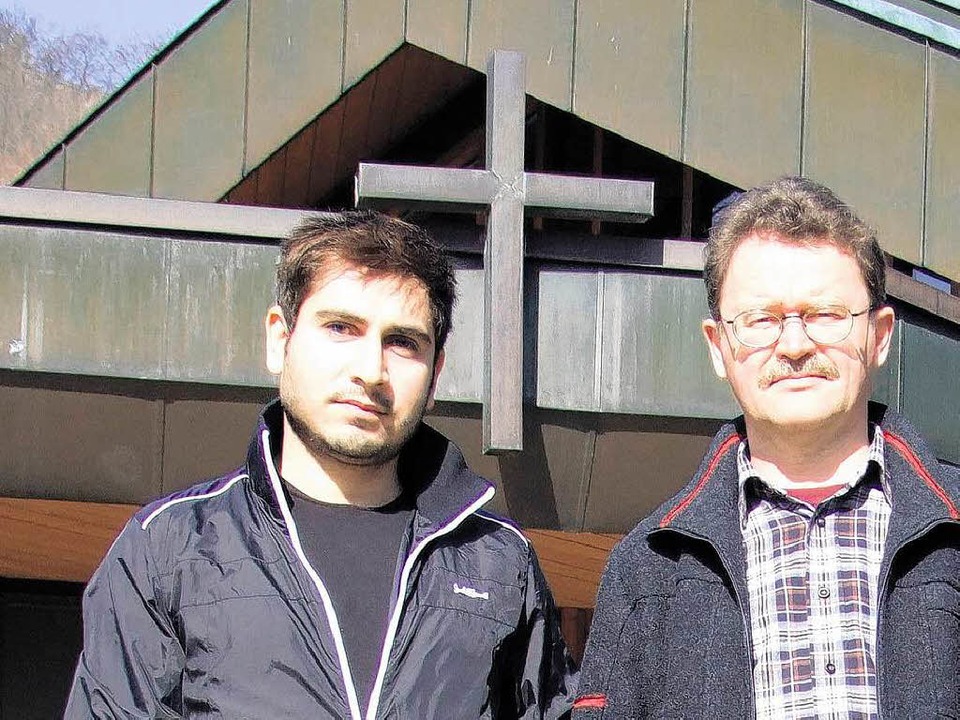 Pfarrer Andreas Hansen  von der evange...einde Waldshut mit Mohammad Hosseini.   | Foto: Gems-Thoma
