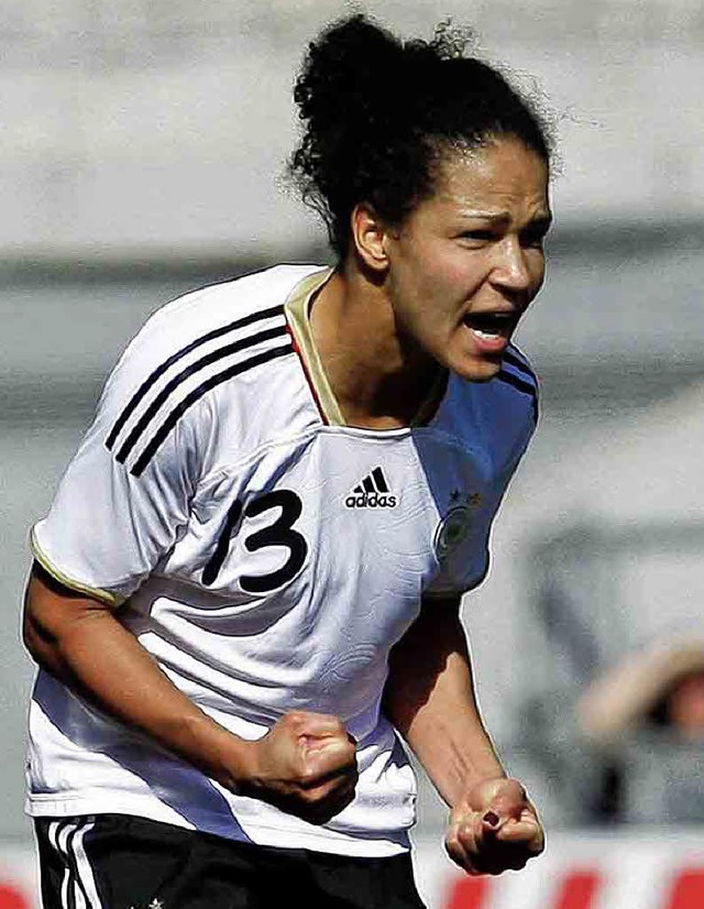 Celia Okoyino da Mbabi war mit drei Toren die beste Spielerin im Finale.   | Foto: dpa