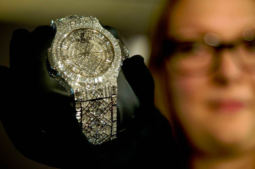 Hublot prsentiert in Basel diese Uhr im Wert von 5 Millionen Dollar. Sie ist mit 1282 Diamanten besetzt.