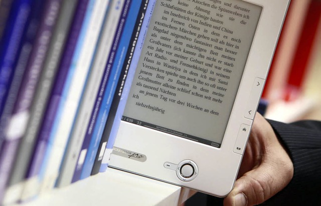 Neue Inhalte frs E-Book knnen in Lahr zuknftig online ausgeliehen werden.  | Foto: dpa